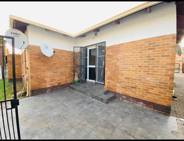 7 BEDROOM HOUSE FOR SALE IN GERMISTON STATION